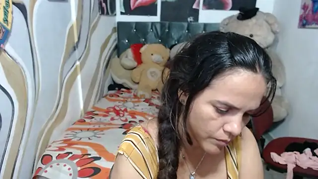 manzanahot9 online show from February 2026 07:48:02 PM