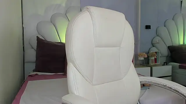 kitty roouse online show from January 2026 05:25:01 AM