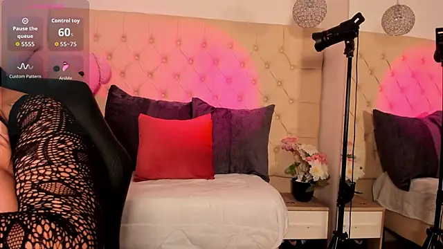 kitty roouse online show from March 2026 10:11:01 PM