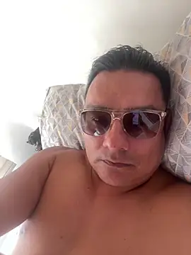 WAREHOUSE111 online show from November 2025 06:34:01 PM