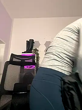 AnnikaRose online show from December 2025 01:47:02 PM