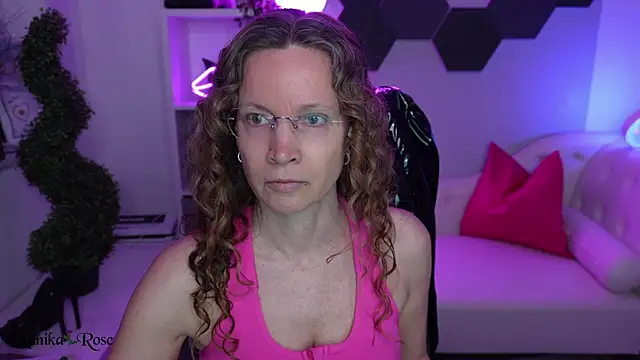 AnnikaRose online show from February 2026 01:00:01 PM