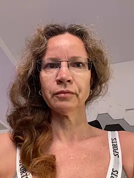 Snapshot of AnnikaRose chatting on June 2026 02:20:02 AM AnnikaRose online show from June 2026 02:20:02 AM