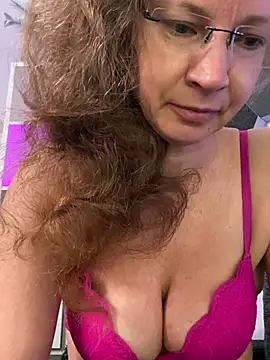 Snapshot of AnnikaRose chatting on June 2026 02:33:02 AM AnnikaRose online show from June 2026 02:33:02 AM