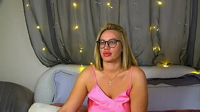 MariaNeumann online show from October 2025 06:23:02 AM