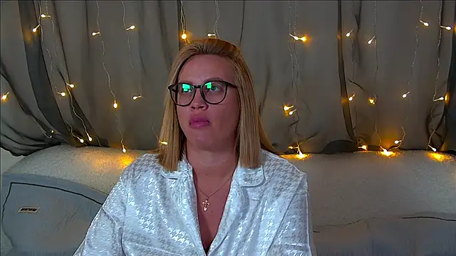 MariaNeumann online show from October 2025 06:30:02 PM