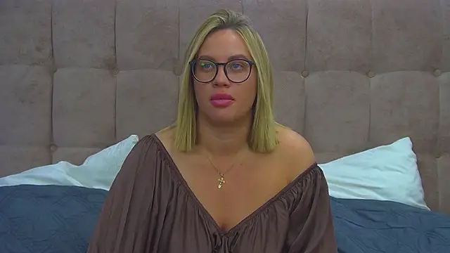 MariaNeumann online show from November 2025 06:30:02 PM