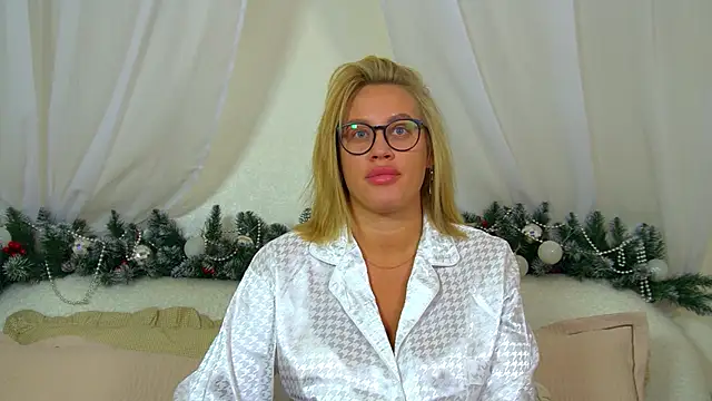 MariaNeumann online show from December 2025 06:09:02 PM