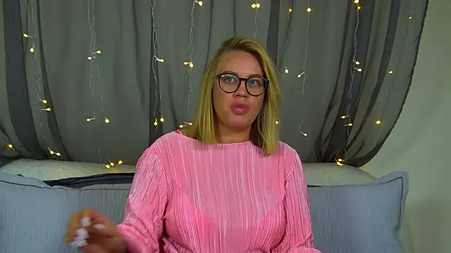 MariaNeumann online show from November 2025 06:41:01 PM