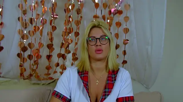 MariaNeumann online show from February 2026 06:17:01 PM