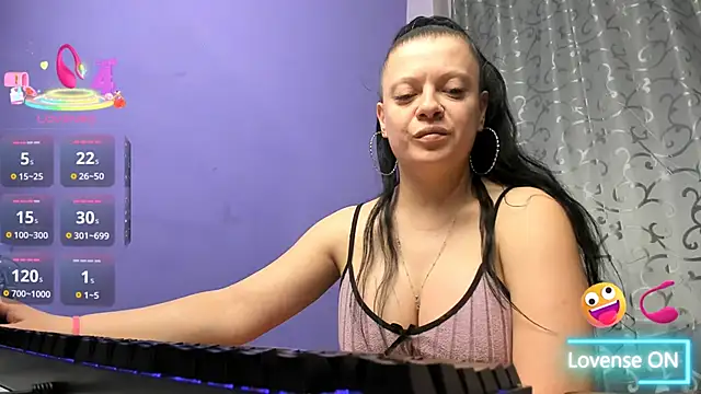 AdriannaLily online show from May 2026 04:33:01 PM