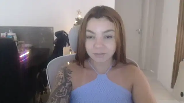 HotRuiva online show from November 2025 11:09:02 AM