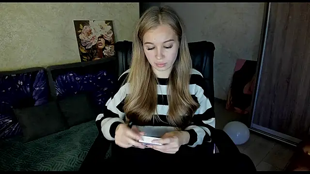  NigoNika online show from November 2025 12:54:01 PM