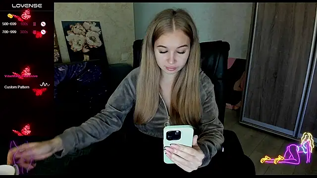  NigoNika online show from November 2025 11:36:02 AM