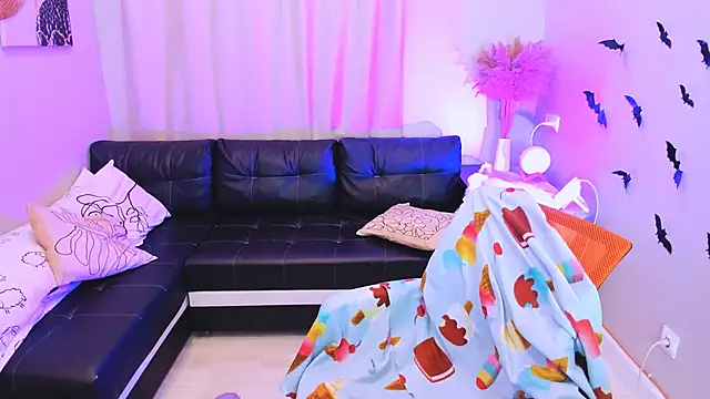 Snapshot of Cassie_xKiss chatting on October 2025 08:31:02 PM Cassie xKiss online show from October 2025 08:31:02 PM