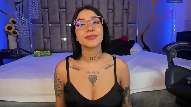 Leiaa  online show from January 2025 03:00:02 AM