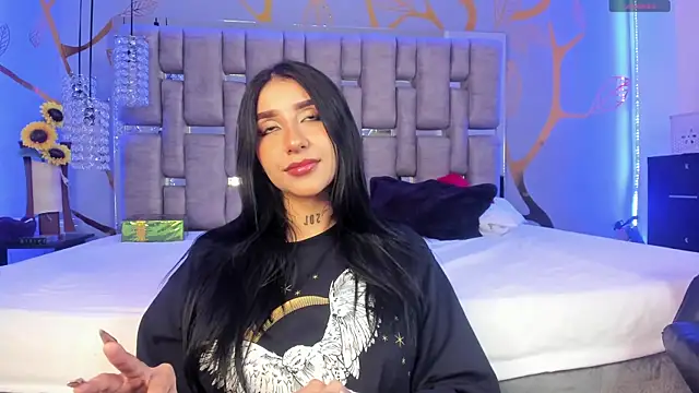 Leiaa  online show from January 2025 11:59:01 PM