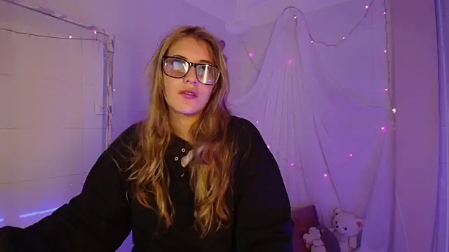 Giia paiige18 online show from October 2025 03:03:01 AM