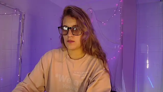 Giia paiige18 online show from December 2025 01:43:02 PM