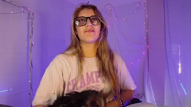 Giia paiige18 online show from December 2025 07:48:01 PM