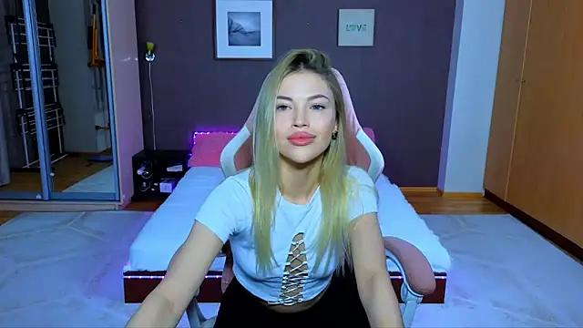 EmmyMills online show from January 2025 10:08:02 PM