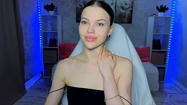 EmmyMills online show from March 2026 09:38:02 PM