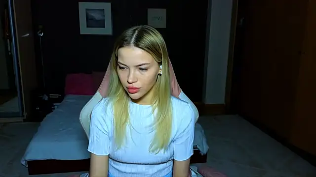 EmmyMills online show from February 2025 10:22:02 PM