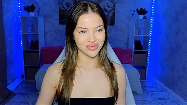 EmmyMills online show from June 2026 09:20:02 PM