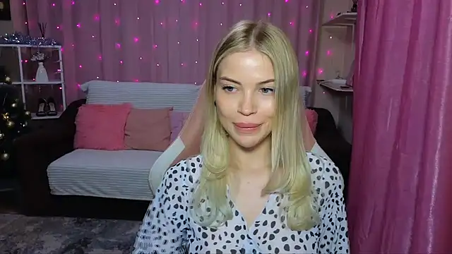 EmmyMills online show from December 2024 10:06:02 PM