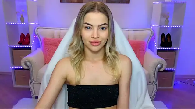 EmmyMills online show from December 2025 08:10:02 PM