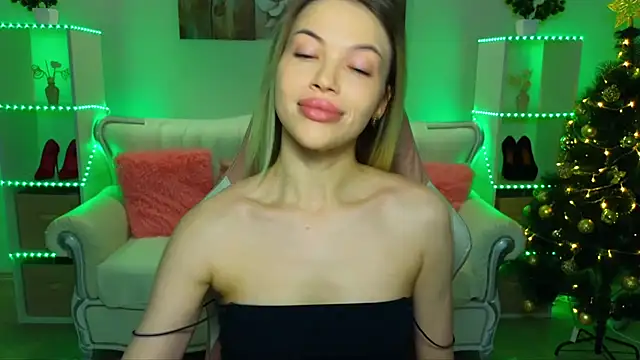 EmmyMills online show from December 2025 09:39:01 PM