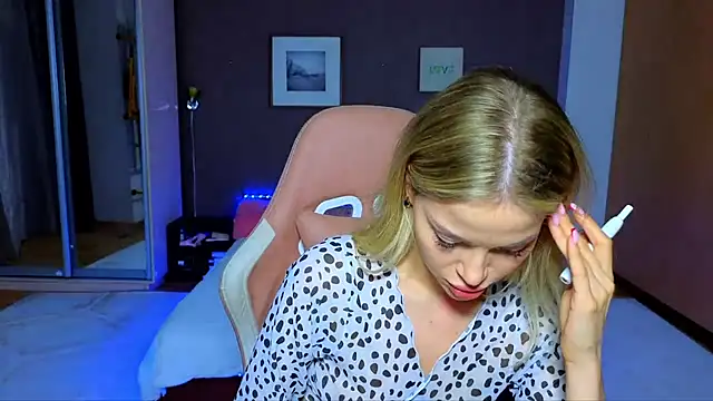 EmmyMills online show from March 2025 09:35:02 PM