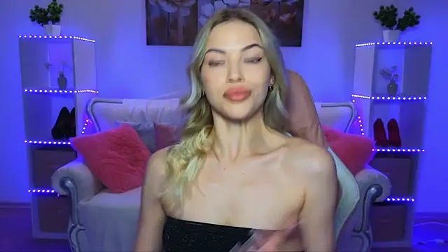 EmmyMills online show from September 2025 08:59:01 PM