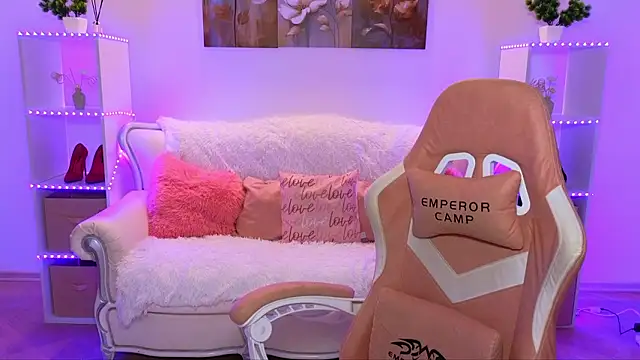 EmmyMills online show from January 2026 06:01:01 PM