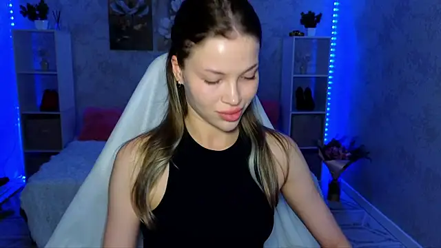 Snapshot of EmmyMills chatting on June 2026 08:58:02 PM EmmyMills online show from June 2026 08:58:02 PM