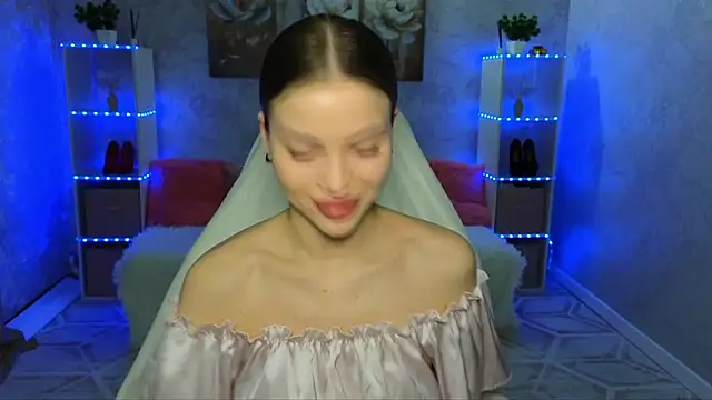 EmmyMills online show from February 2026 11:01:02 PM