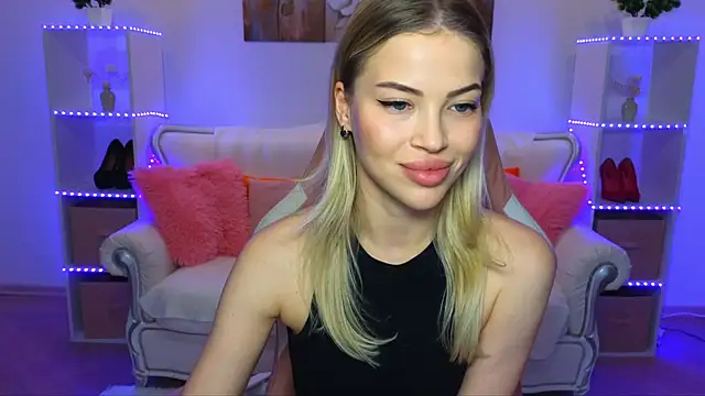 EmmyMills online show from November 2025 10:14:01 PM