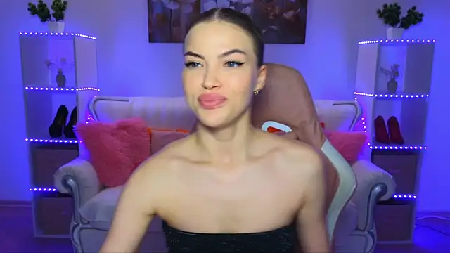 EmmyMills online show from November 2025 08:45:02 PM