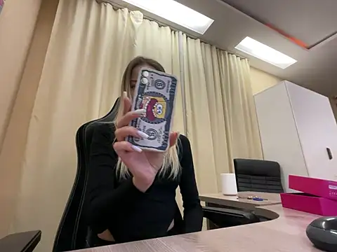 EmmyMills online show from March 2026 09:36:01 PM