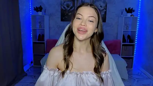 EmmyMills online show from June 2026 09:08:01 PM
