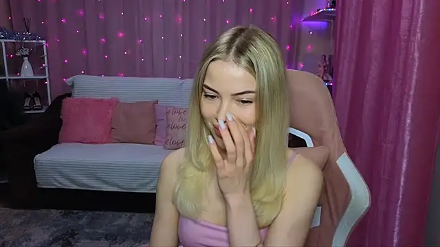 EmmyMills online show from December 2024 06:05:01 PM