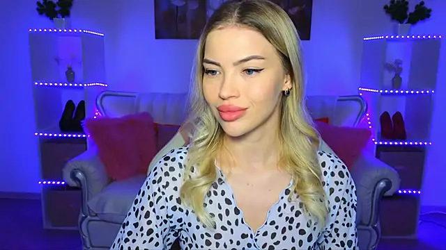 EmmyMills online show from November 2025 12:25:01 AM