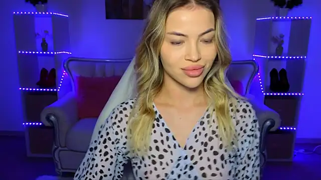 EmmyMills online show from December 2025 08:06:02 PM