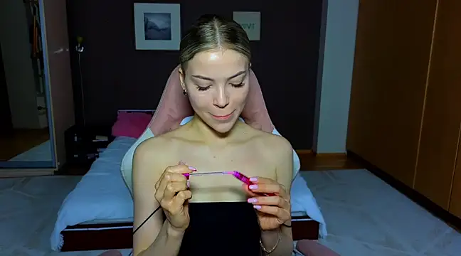 EmmyMills online show from March 2025 07:01:02 PM