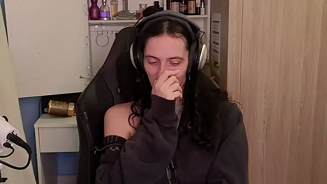 MemiKouki online show from February 2026 05:34:01 PM