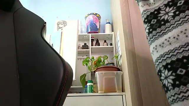 MemiKouki online show from April 2026 03:13:02 PM