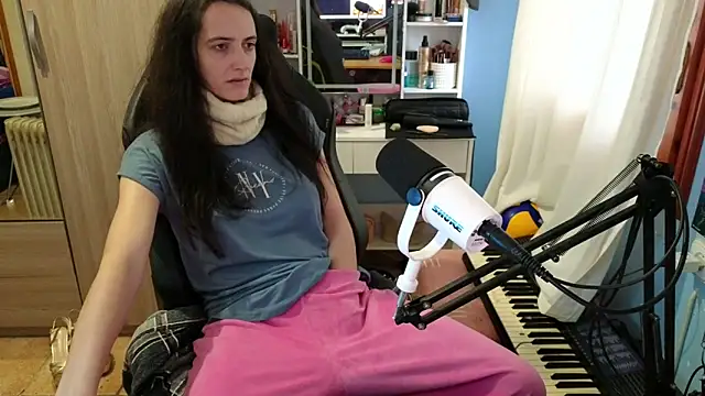 MemiKouki online show from December 2025 03:57:02 PM