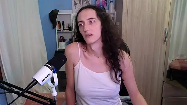 MemiKouki online show from November 2025 05:35:02 PM