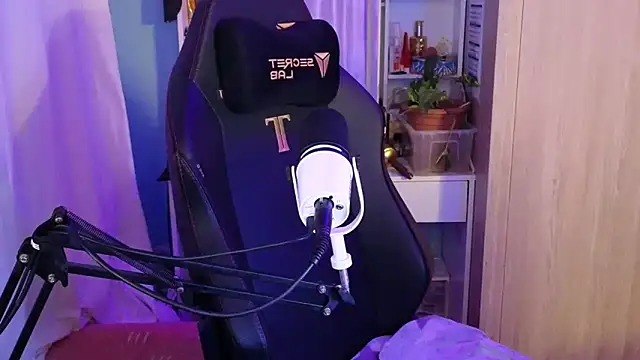 MemiKouki online show from November 2025 07:39:01 PM