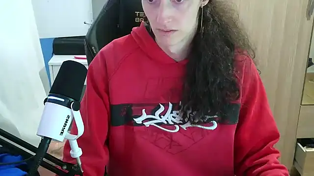 MemiKouki online show from November 2025 04:32:02 PM